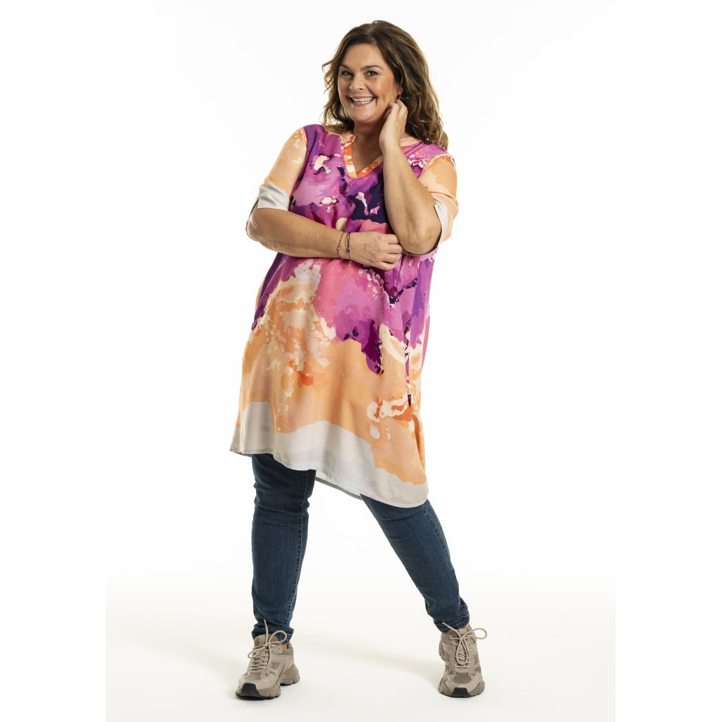 Gozzip Woman GMagda Tunic Tunic Art print