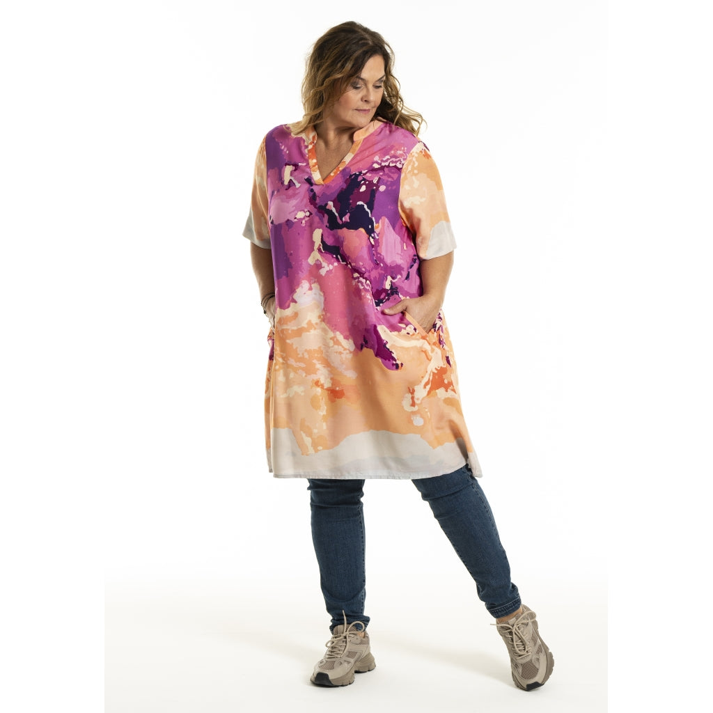 Gozzip Woman GMagda Tunic Tunic Art print