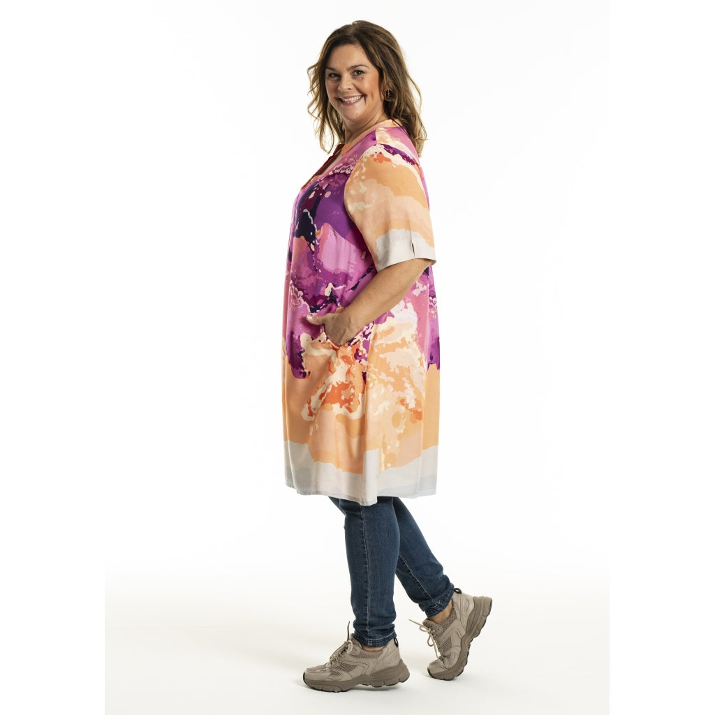 Gozzip Woman GMagda Tunic Tunic Art print