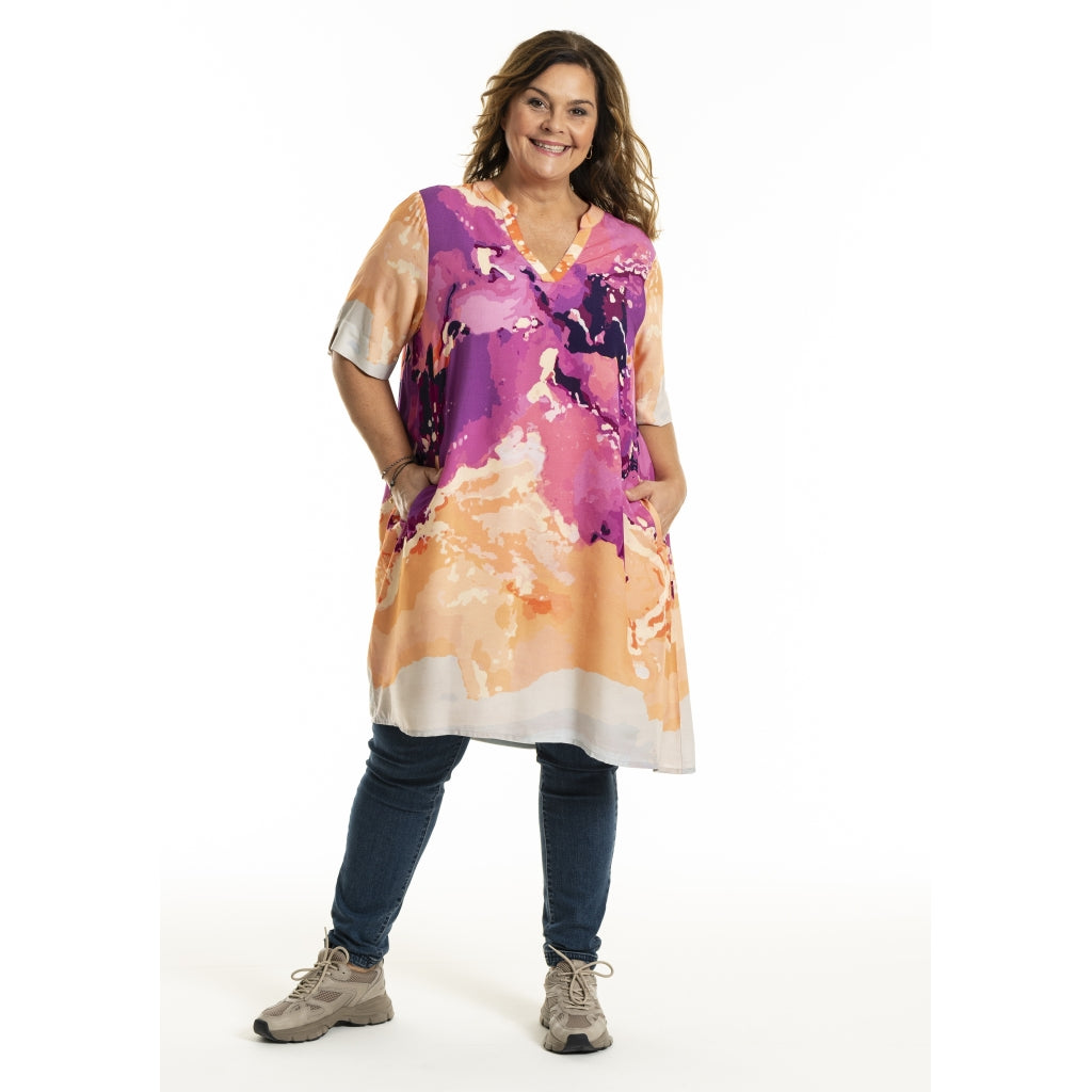 Gozzip Woman GMagda Tunic Tunic Art print