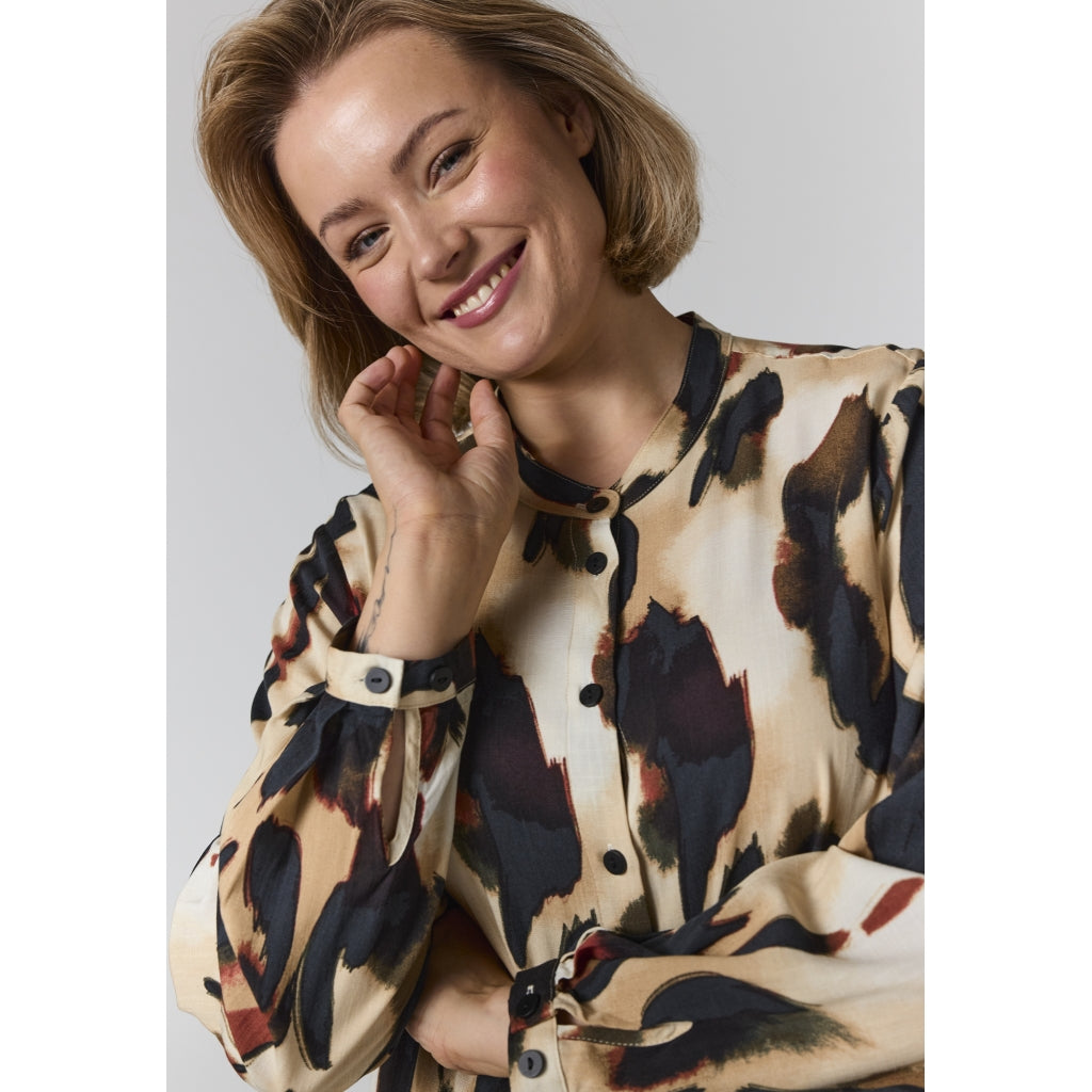Gozzip Woman GAelina Shirt Shirt Sand with black orange pattern