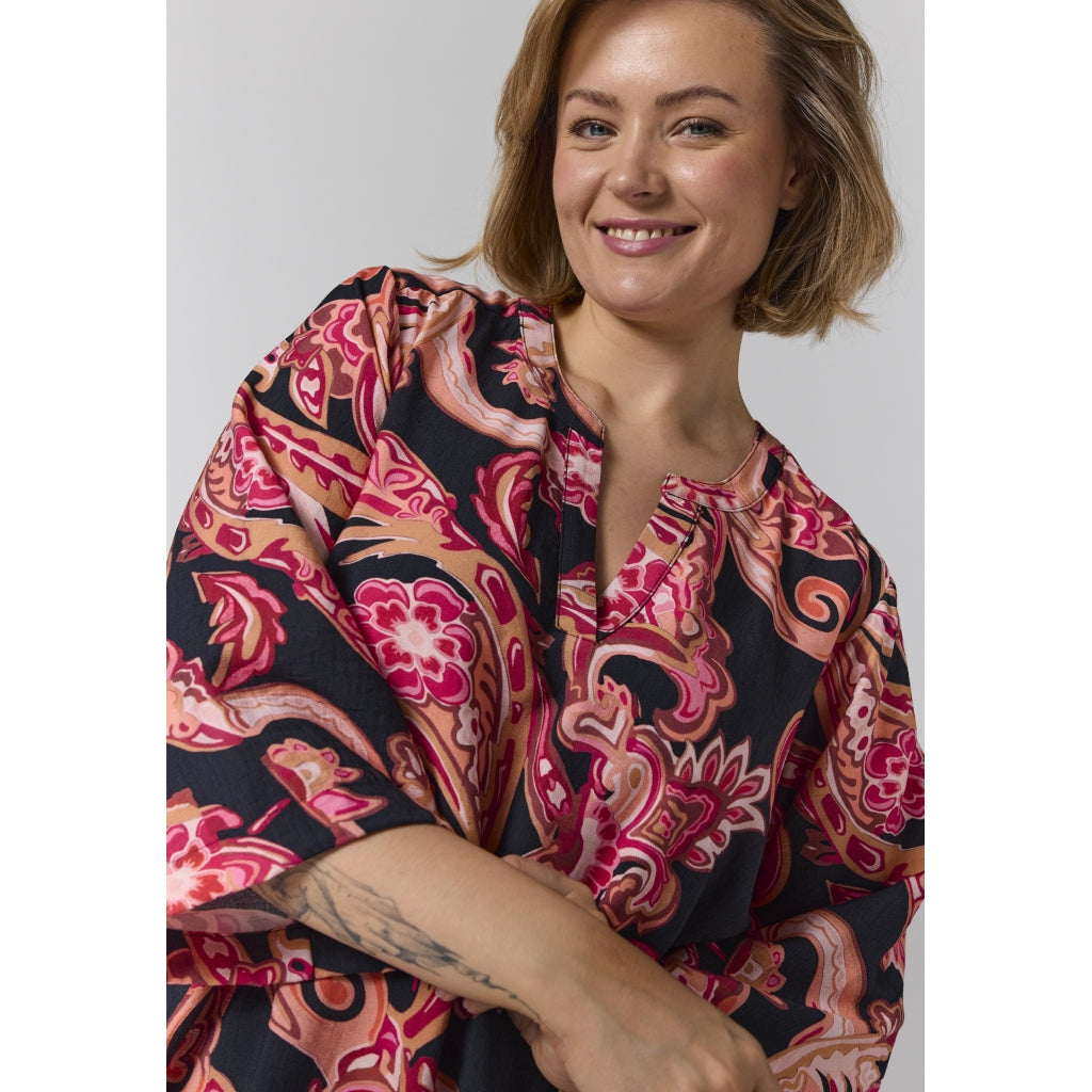 Gozzip Woman GAlva Blouse Blouse Black with orange flowers