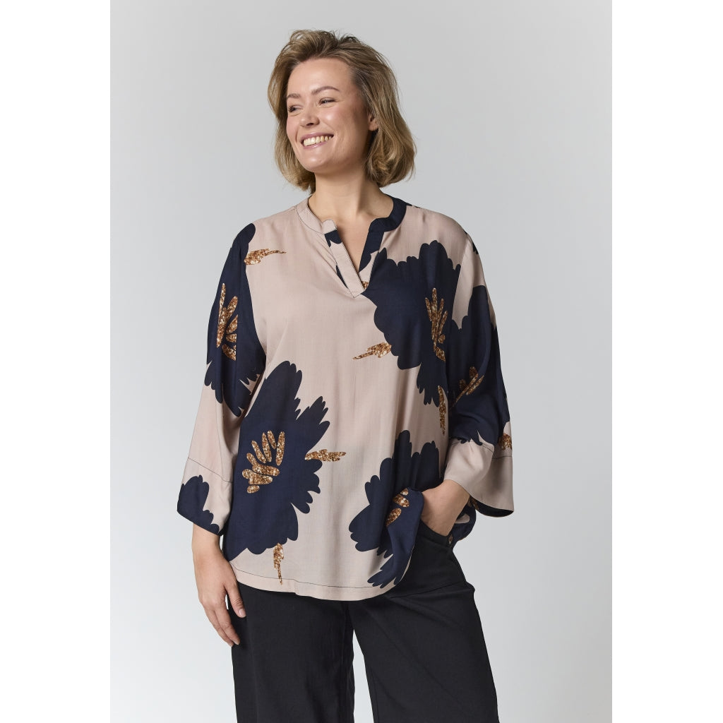 Gozzip Woman GBillie Blouse Blouse Sand with big black flowers