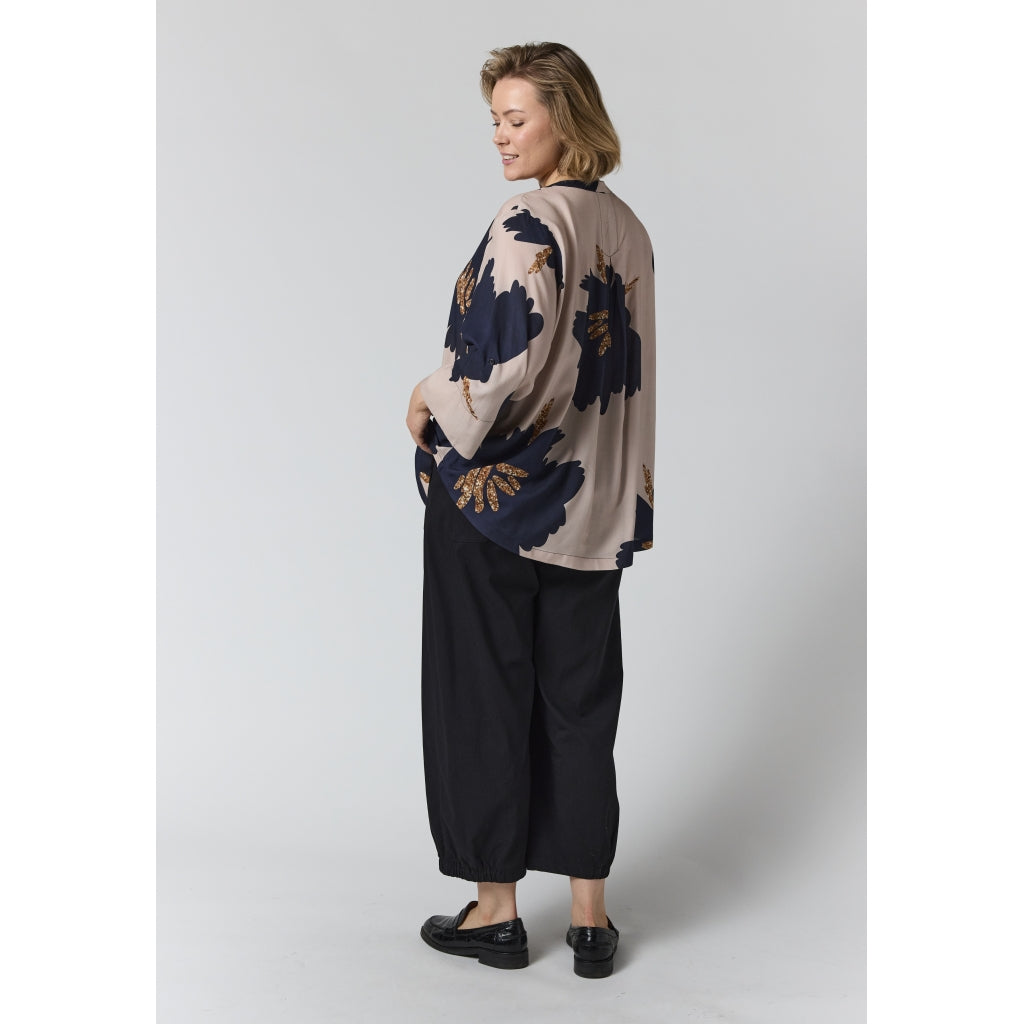 Gozzip Woman GBillie Blouse Blouse Sand with big black flowers