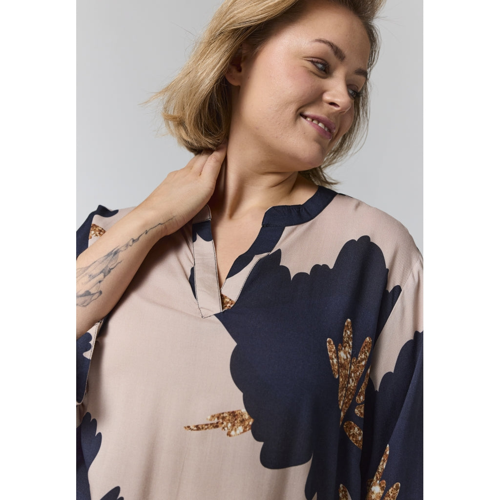 Gozzip Woman GBillie Blouse Blouse Sand with big black flowers