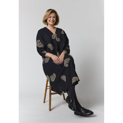 Gozzip Woman GElse Dress Dress Black with sand embroidery