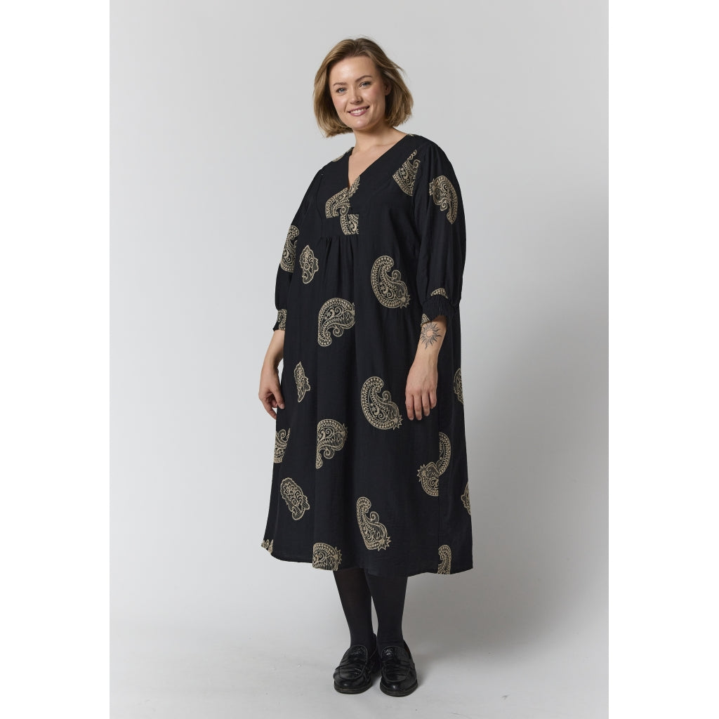 Gozzip Woman GElse Dress Dress Black with sand embroidery