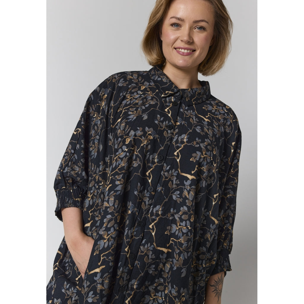 Gozzip Woman GGerda Oversize shirt Tunic Oversize shirt tunic Black with grey brown flowers