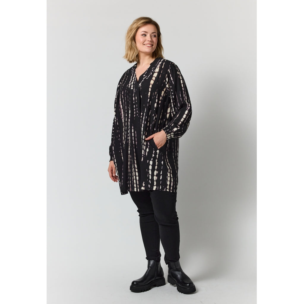Gozzip Woman GGrace Tunic Tunic Black with sand animal