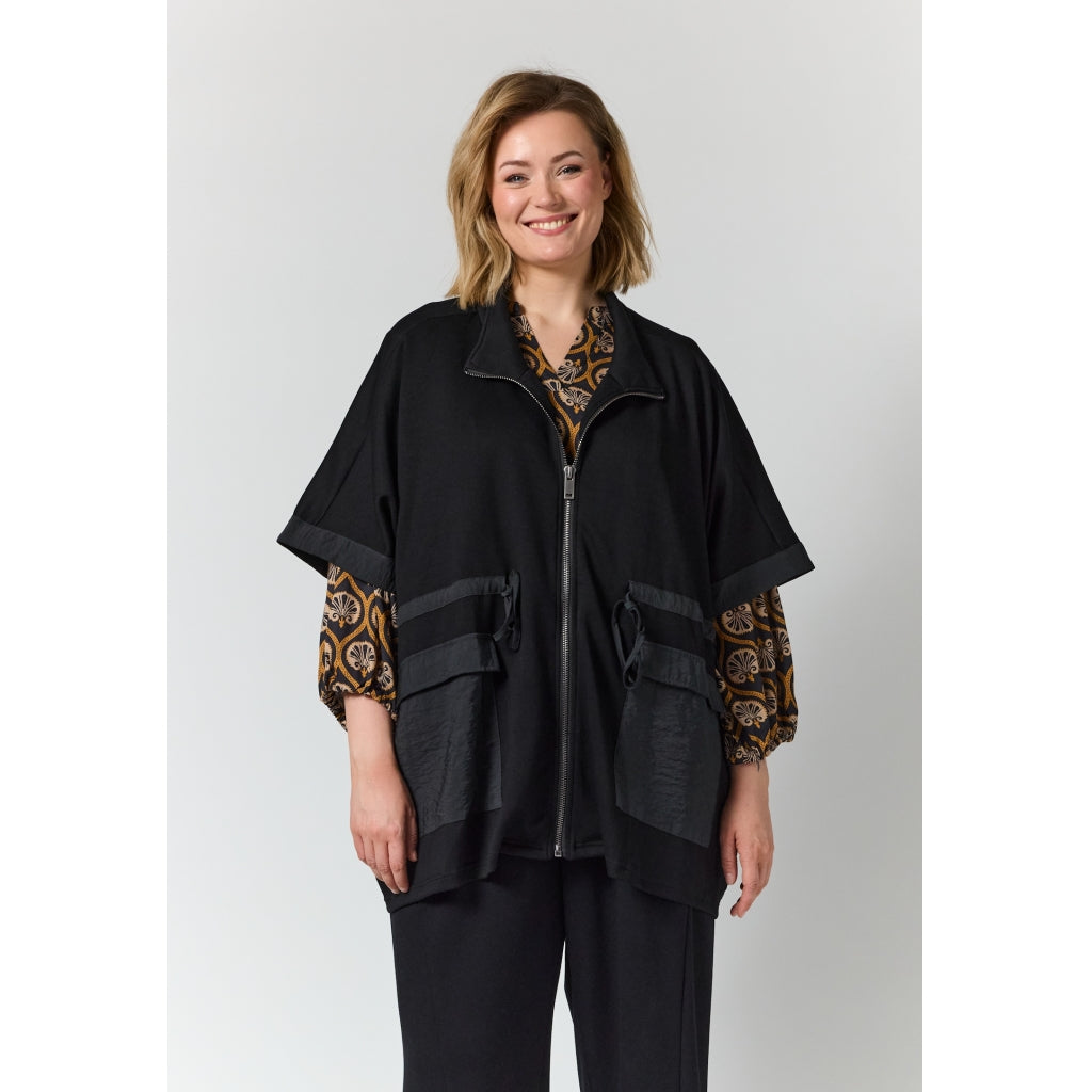 Gozzip Woman GIvana Poncho Poncho Black