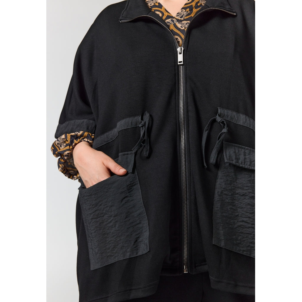 Gozzip Woman GIvana Poncho Poncho Black