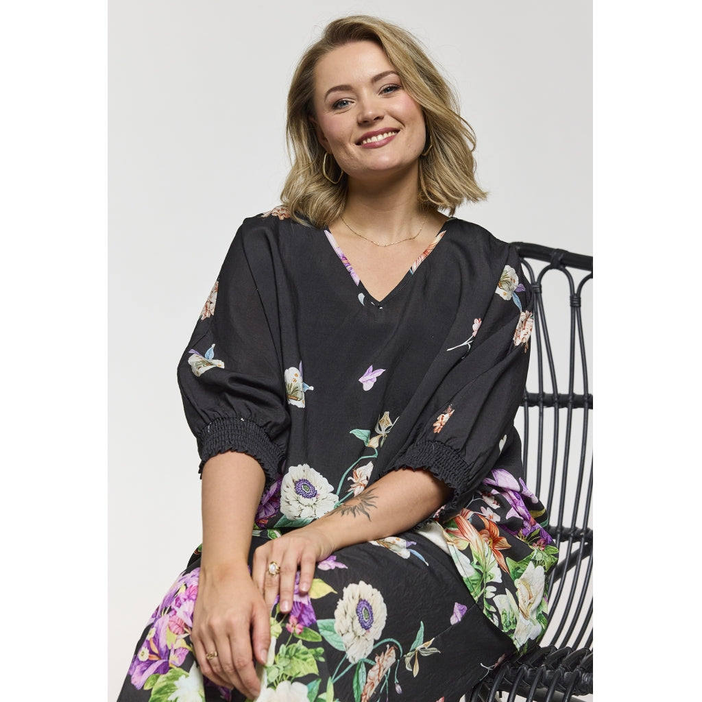 Gozzip Woman GLila Oversize Blouse Oversize Blouse Black with flower