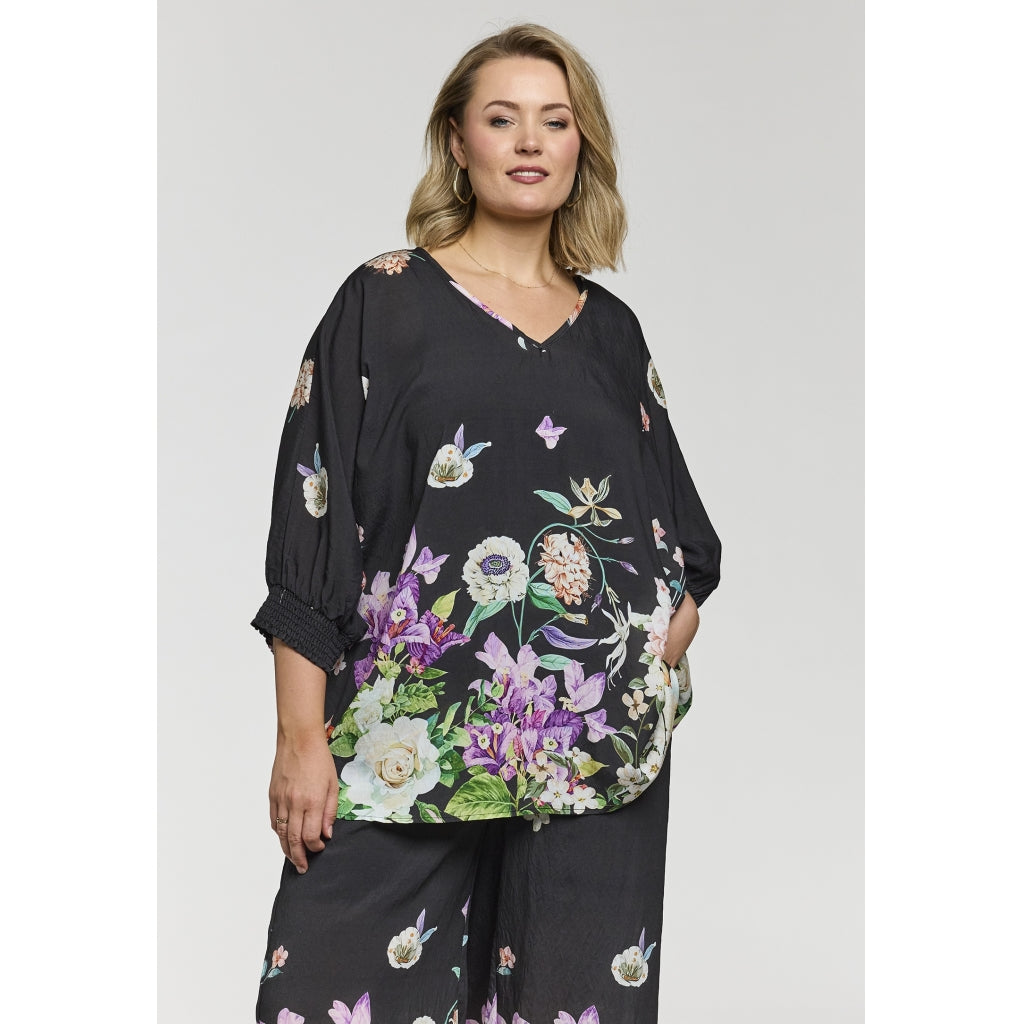 Gozzip Woman GLila Oversize Blouse Oversize Blouse Black with flower