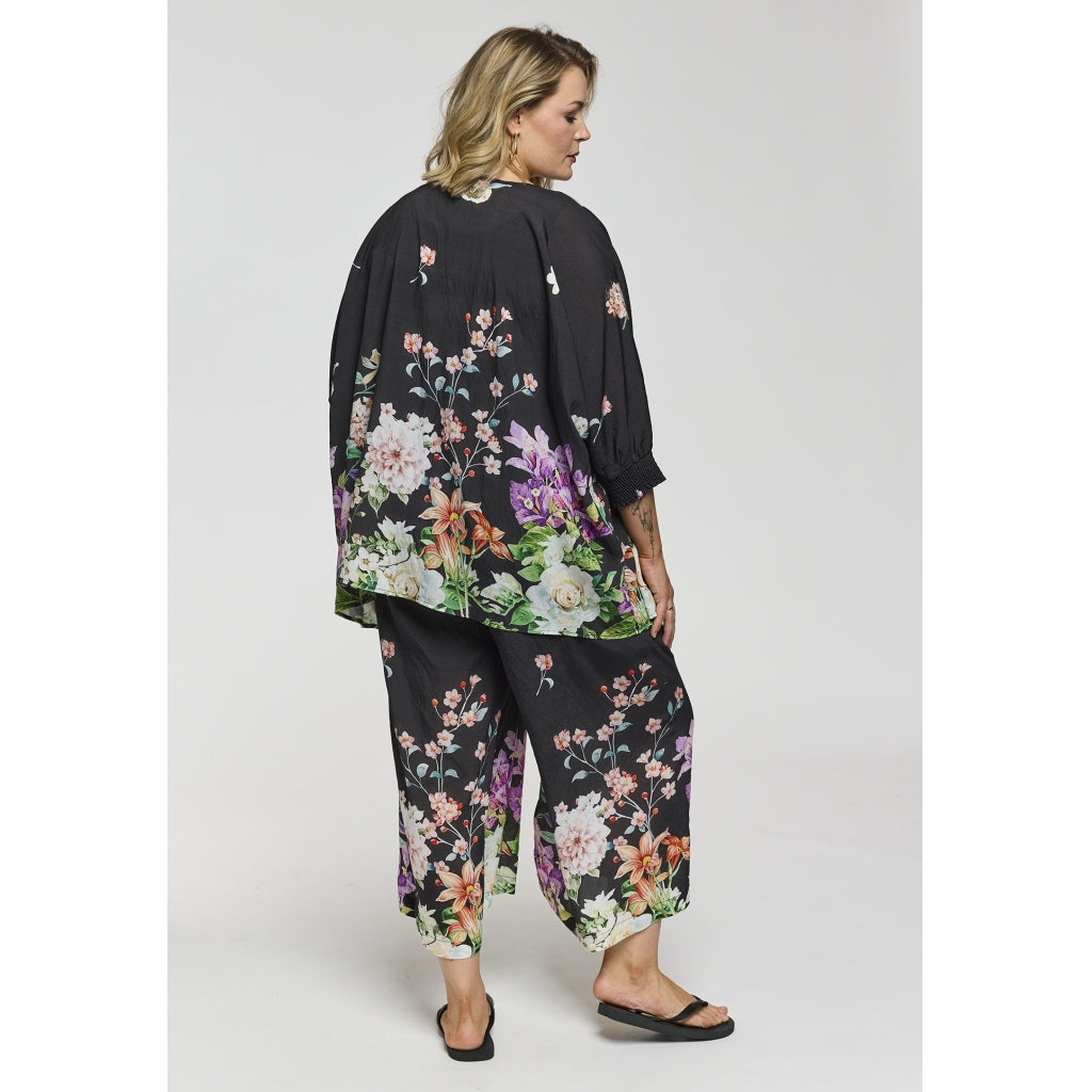 Gozzip Woman GLila Oversize Blouse Oversize Blouse Black with flower
