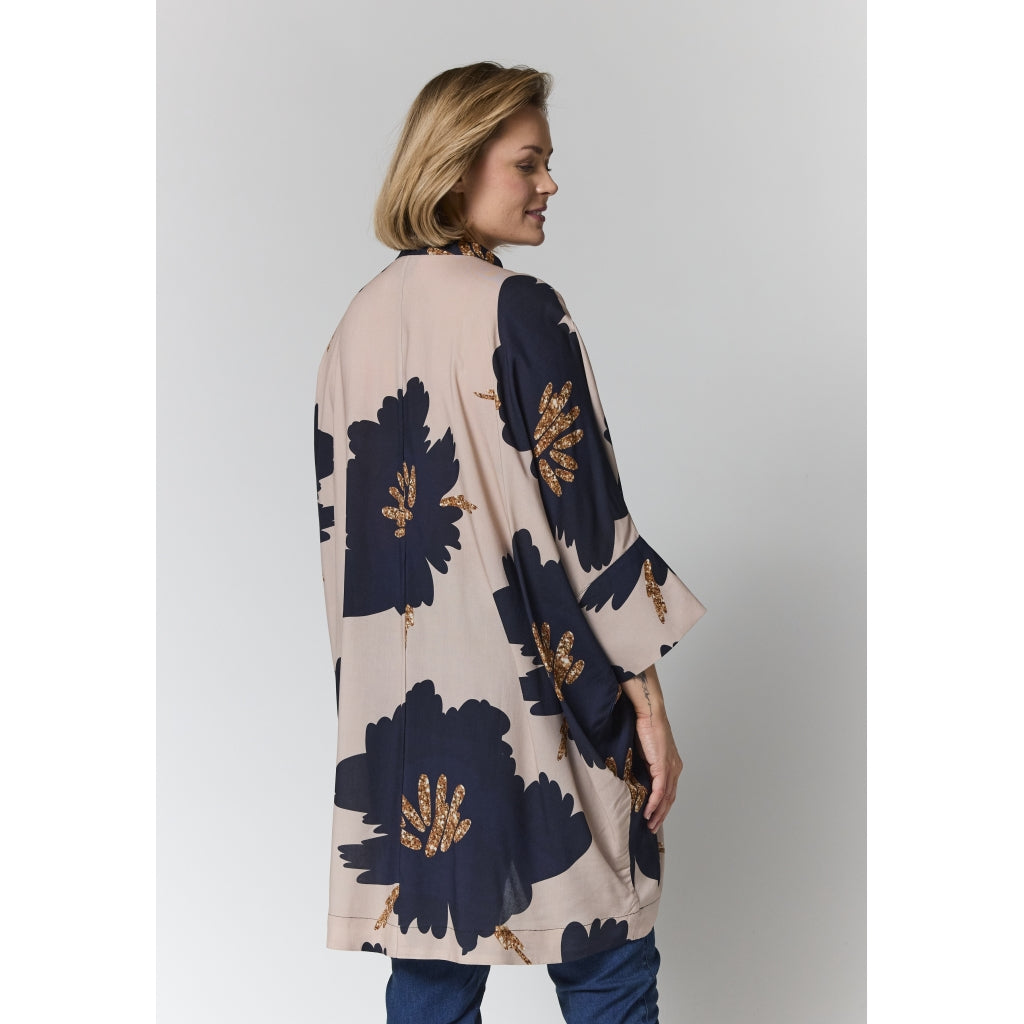 Gozzip Woman GSilje oversized cardigan Cardigan Sand with big black flowers