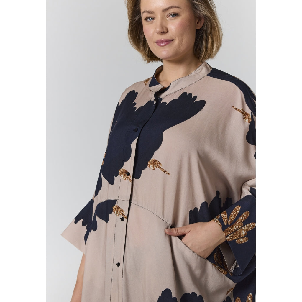 Gozzip Woman GSilje oversized cardigan Cardigan Sand with big black flowers