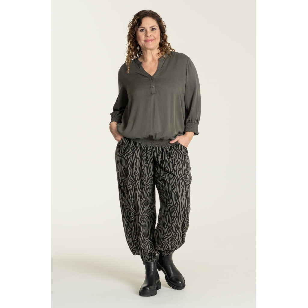 Gozzip Woman Lovise Ballon Pants Pants Army Green Printed